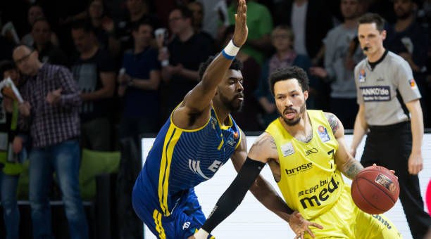 其中包括埃 其中包括埃